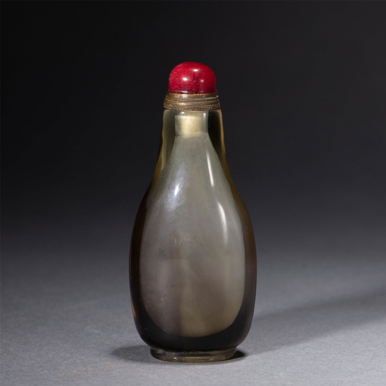 A CHINESE SMOKY QUARTZ SNUFF BOTTLE (1 of 9)