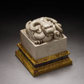 A CHINESE CARVED SHOUSHAN STONE DRAGON SEAL (1 of 9)