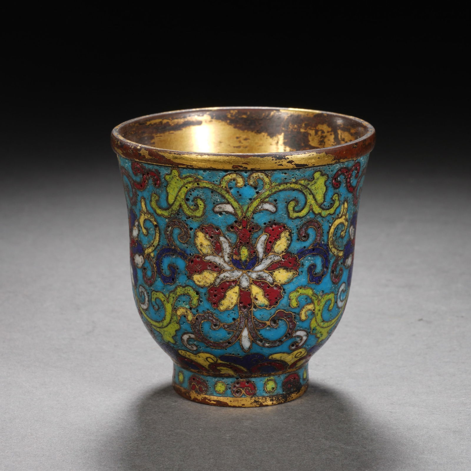 A CLOISONNE ENAMEL LOTUS SCROLLS CUP (1 of 7)