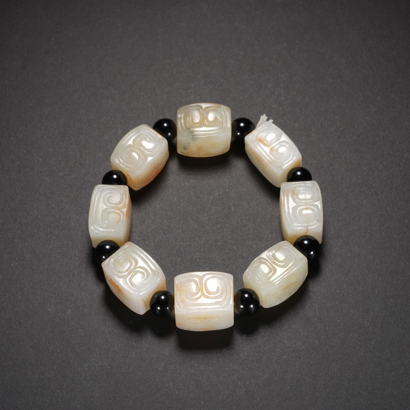 A WHITE JADE BEADS BRACELET (1 of 8)