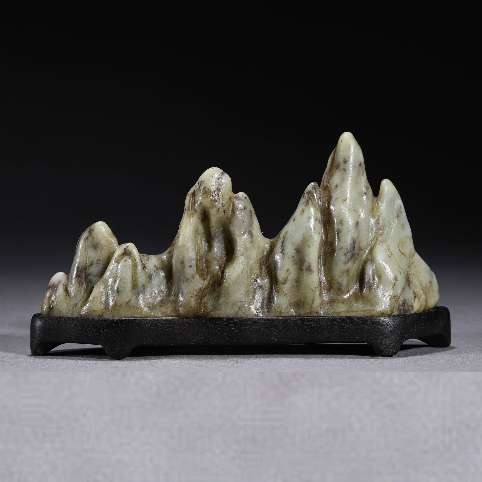 A CARVED JADE BRUSHREST (1 of 9)