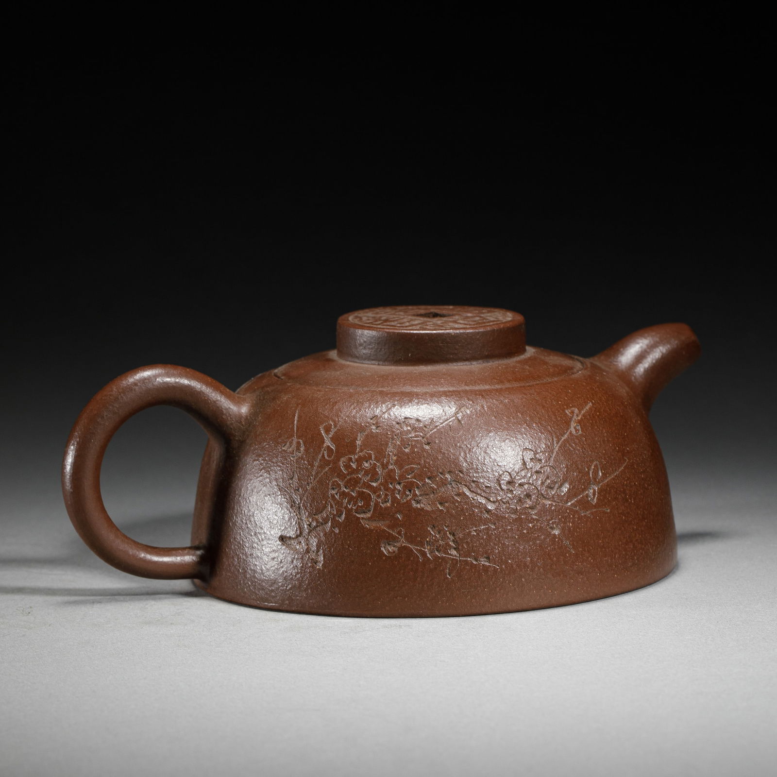 A CHINESE INCISED YIXING GLAZE ZISHA TEAPOT (1 of 13)