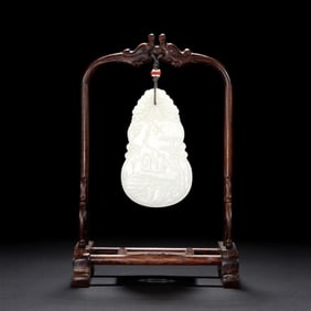 A FINE CARVED WHITE JADE DOUBLE GOURDS PENDANT