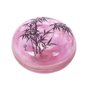 A PEKNIG GLASS BOX WITH COVER