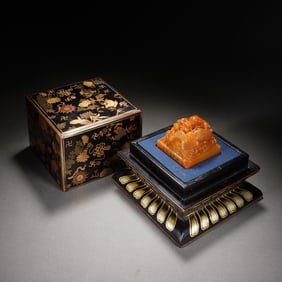 A CARVED TIANHUANG DRAGON SEAL