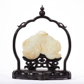 A CARVED WHITE JADE ELEPHANT WITH ROSEWOOD STAND