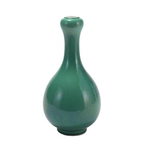 A GREEN GLAZE PORCELAIN GARLIC HEAD VASE