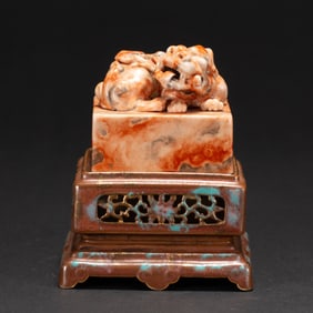 A FAUX MARBLE PORCELAIN SEAL