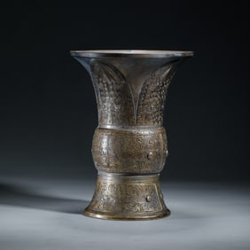 A BRONZE BEAKER VASE GU