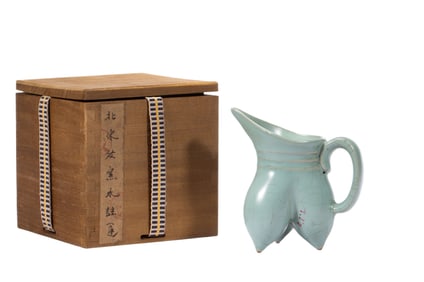 A RU-WARE POURING VESSEL