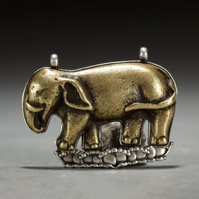 A TIBETAN BRONZE ELEPHANT-FORM PENDANT