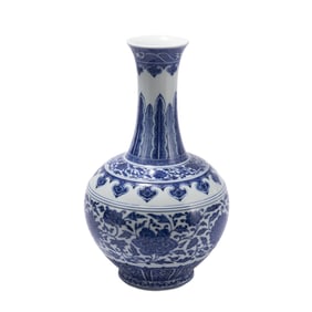 A CHINESE BLUE AND WHITE PORCELAIN VIEWS VASE