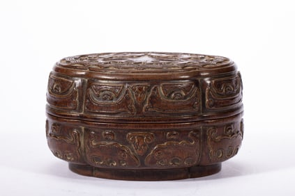 A CARVED ALOESWOOD CHENXIANG BOX WITH COVER