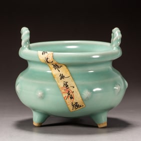 A LONGQUAN CELADON TRIPOD CENSER
