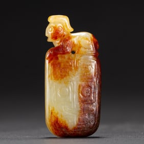 A CARVED JADE PENDANT