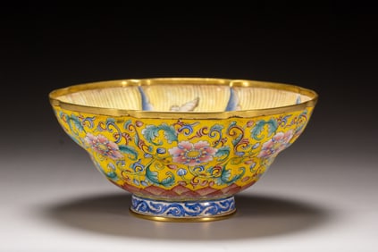 A PAINTED ENAMEL FLORAL SCROLLS BOWL