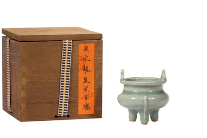 A LONGQUAN CELADON GLAZE TRIPOD CENSER