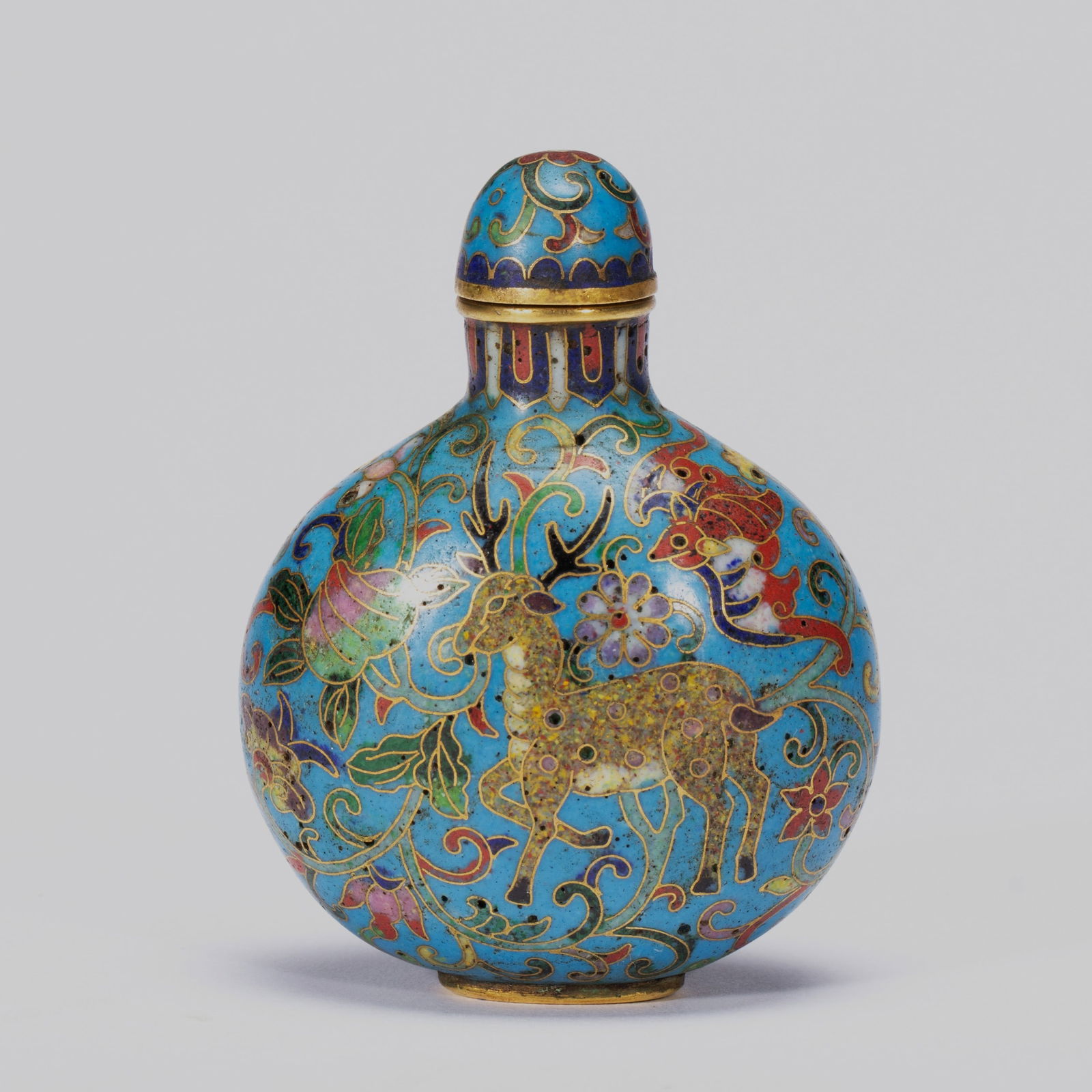 A CLOISONNE ENAMEL DEER SNUFF BOTTLE (1 of 8)