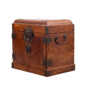 A HUANGHUALI COSMETIC CASE
