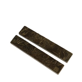 PAIR CARVED ALOES WOOD CHENXIANG PAPER WEIGHTS
