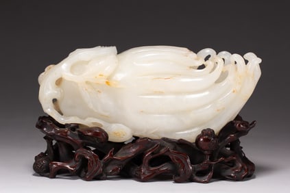 A FINE CARVED WHITE JADE FINGERED CITRON
