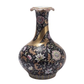 A CHINESE FAMILLE ROSE AND GILT DRAGON VASE