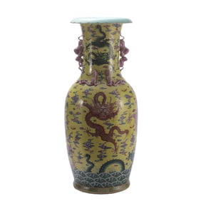 A CHINESE YELLOW GLAZED WUCAI PORCELAIN VASE