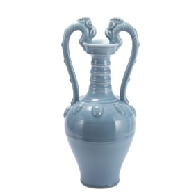 A CHINESE CELADON GLAZED DOUBLE HANDLE PORCELAIN VASE/QING DYNASTY