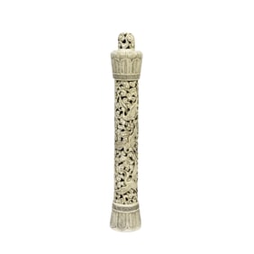 A CARVED ORGANIC GEM CALLIGRAPHY BRUSH HOLDER