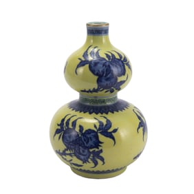 A YELLOW GROUND AND UNDERGLAZE BLUE PORCELAIN DOUBLE GOURDS VASE