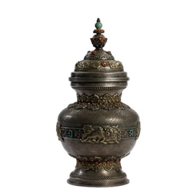 A TIBETAN HARDSTONES INLAID JAR WITH COVER