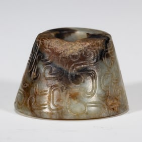 A CHINESE ARCHAISTIC JADE PENDANT