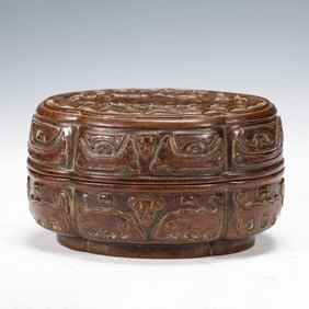 A CARVED ALOESWOOD CHENXIANG BOX WITH COVER