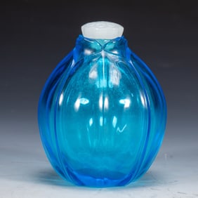 A RARE PEKING GLASS LOTUS SNUFF BOTTLE