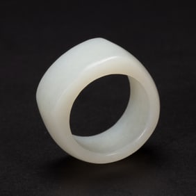 A WHITE JADE ARCHER RING