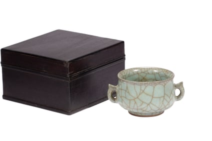 A GUAN-WARE CENSER WITH HANDLES