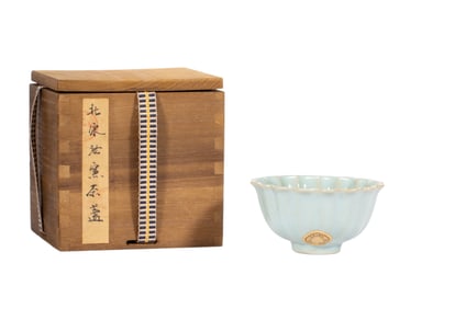 A LOBED RU-WARE TEA BOWL