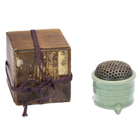 A LONGQUAN CELADON GLAZE TRIPOD CENSER