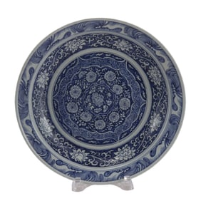 A BLUE AND WHITE PORCELAIN FLOWERS DISH