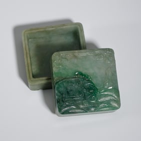 A CARVED JADEITE ELEPHANT BOX WITH COVER