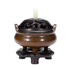 A BRONZE TRIPOD CENSER WITH COVER