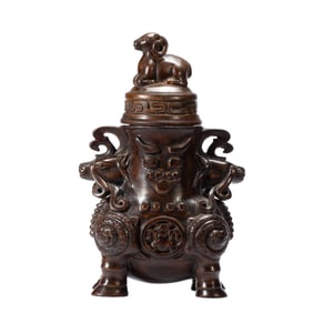 A CARVED ALOESWOOD CHENXIANG VASE WITH COVER