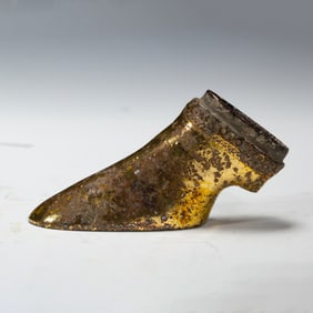 A BRONZE-GILT HORSE KNUCKLE