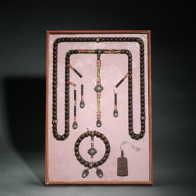 A CHINESE IMPERIAL ALOESWOOD CHENXIANG ROSARY AND PRAYER BEADS