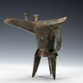 A BRONZE WINE VESSEL JUE
