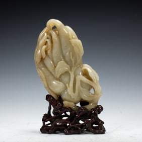 A CARVED JADE FINGERED CITRON