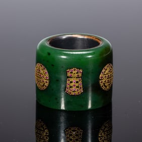 A HARDSTONES INLAID LONGEVITY JADE ARCHER RING