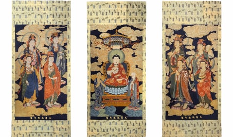 A FINE AND RARE KESI-EMBROIDERED BUDDHA WITH BODHISATTVAS