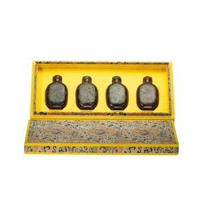 A SET OF FOUR ALOES-WOOD CHENXIANG SNUFF BOTTLE