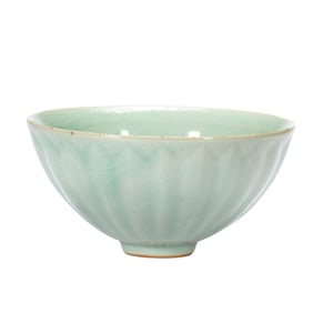 A LONGQUAN CELADON GLAZE LOTUS BOWL
